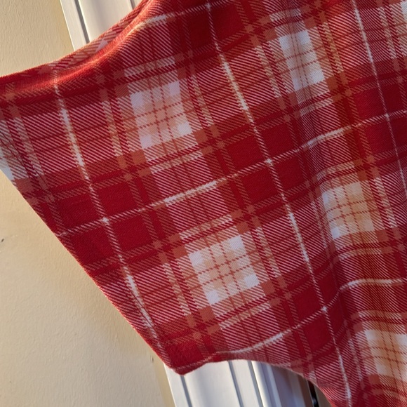 Women’s Plus Size Plaid Top - Picture 4 of 5
